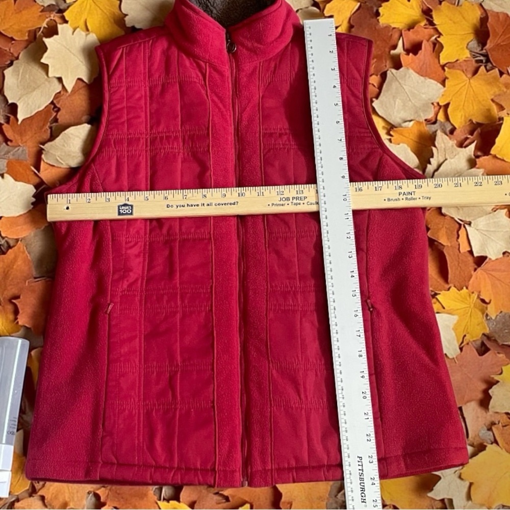 Columbia Red Quilted Sherpa Lined Vest Size Medium - Picture 11 of 15